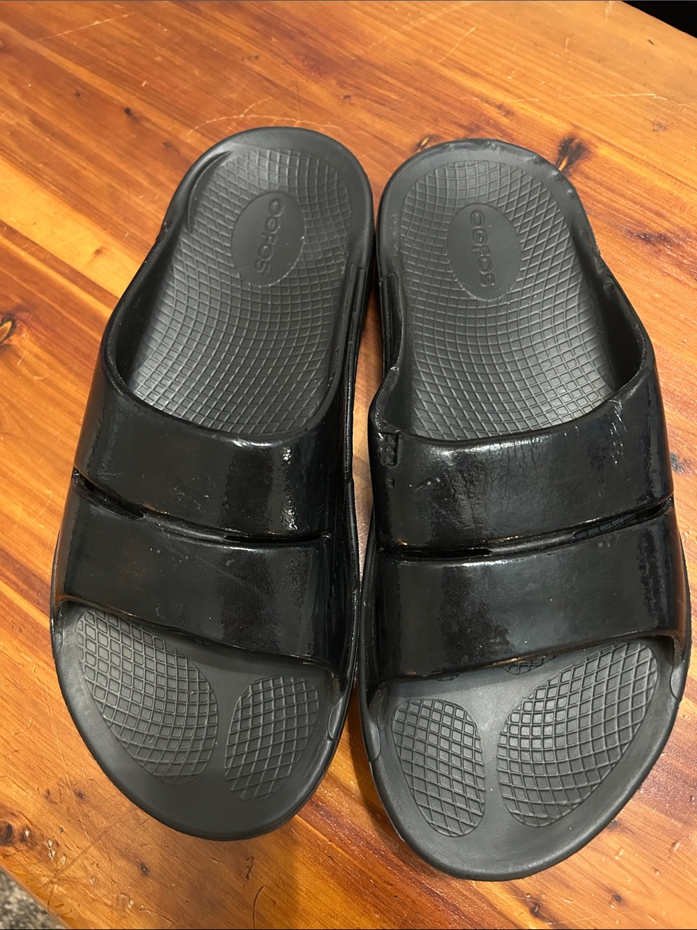 OOFOS Black Glossy Classic Slide Sandals